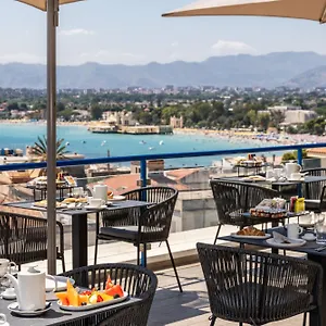 Glam & Terrace Hotel